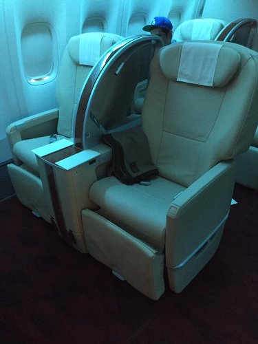 伊丹行きのファーストクラスの座席