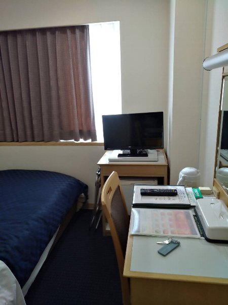 テレビ、テーブル