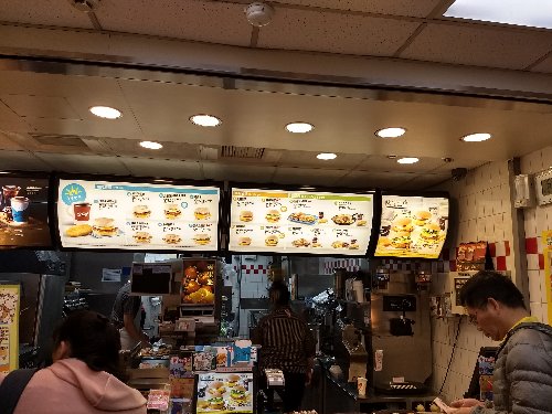 朝のマクドナルド